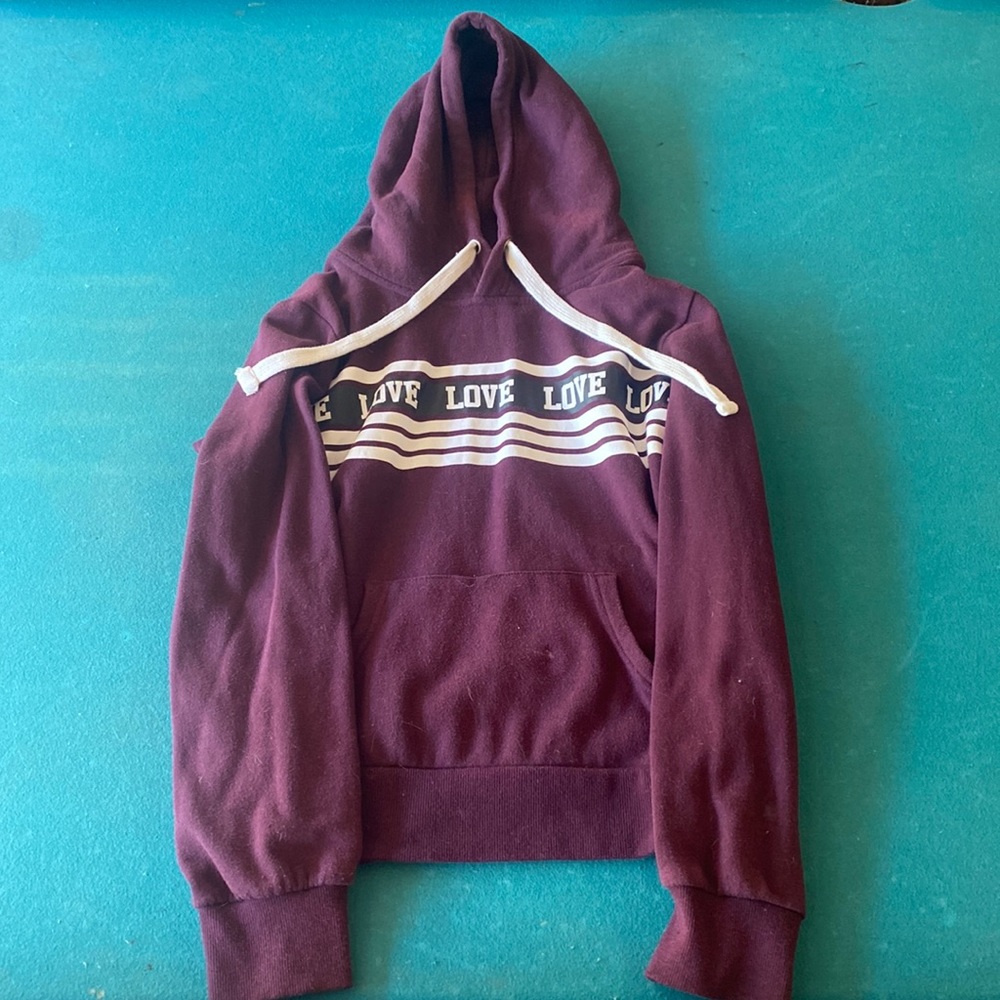 Maroon sweatshirt lightly used